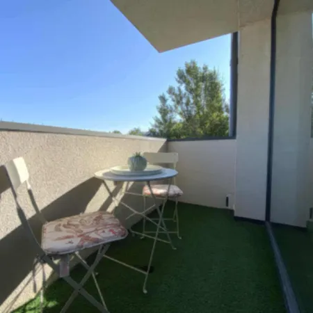 Apartamentai Su Baseinu